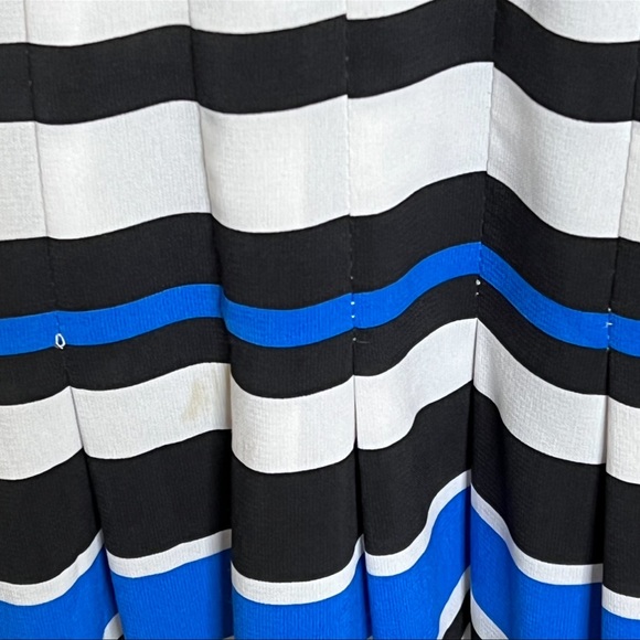 Calvin Klein Pleated Sleeveless Summer Dress - Picture 3 of 4